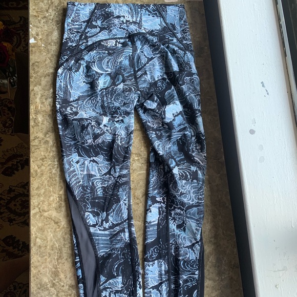 Lululemon Train Times - Picture 4 of 4